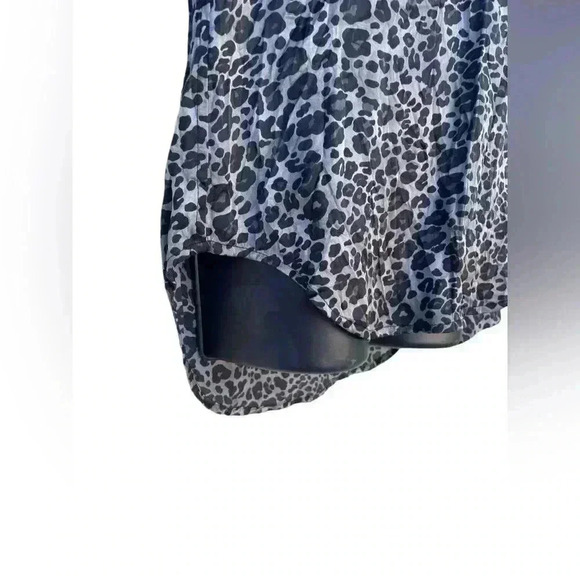 Equipment Femme Womens sz XS Boleyn Gray
Black Leopard Print Silk Blouse NWOT - Picture 6 of 10